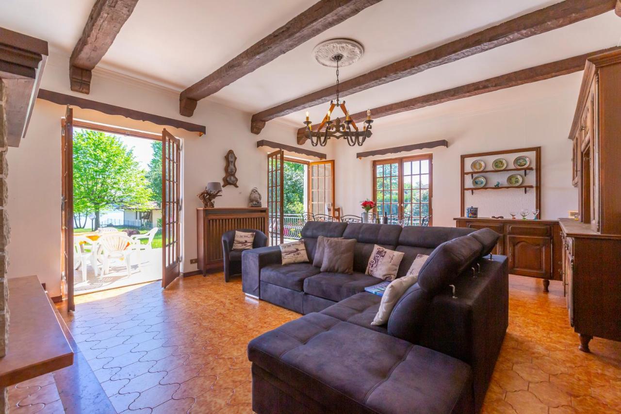 Villa Martine Au Bord Du Lac - Happy Rentals Cadrezzate Luaran gambar